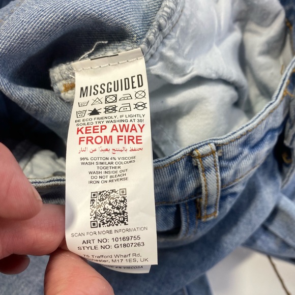 Missguided Light Blue Distressed High Waisted Straight Thigh Slash Jeans NWT 4L - Picture 10 of 16